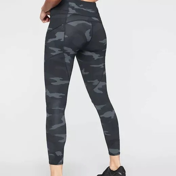 Athleta Camo Contender 7/8 Tight in Powerlift - Picture 2 of 7